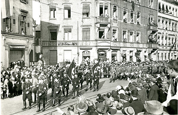 Festzug durch Karlsruhe als Abschluss der Reichshandwerkerwoche mit Stahlhelmkapelle, hier Kapellenstraße, 22. Oktober 1933
