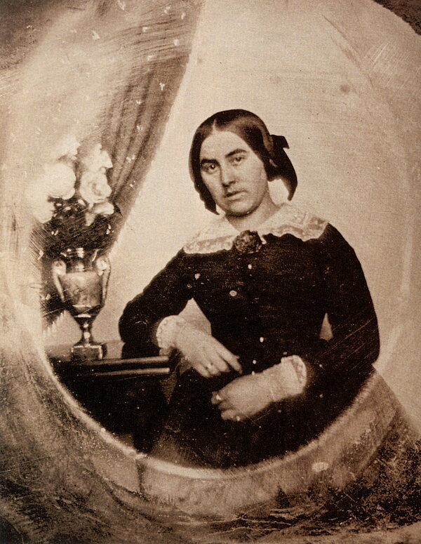 Henriette Obermüller als junge Frau, um 1840, [Stadtarchiv Karlsruhe 8/Alben 298, 33]