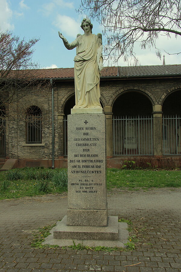 Denkmal für die Opfer des Theaterbrandes