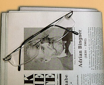 Symbolbild: Ausgabe des "Blick" mit Brille