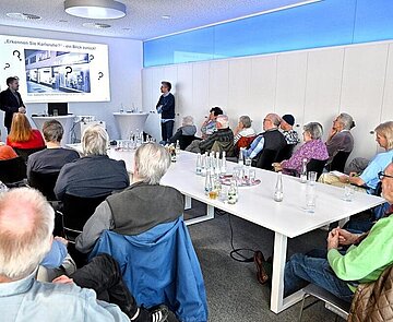 Katrin Dort und Eric Wychlacz berichten aus dem Alltag im Stadtarchiv. Im Rahmen der Serie interessieren sich zahlreiche BNN-Leserinnen und -Leser dafür. 