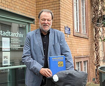 Ernst Otto Bräunche leitet noch bis zum 30. Juni das Stadtarchiv Karlsruhe