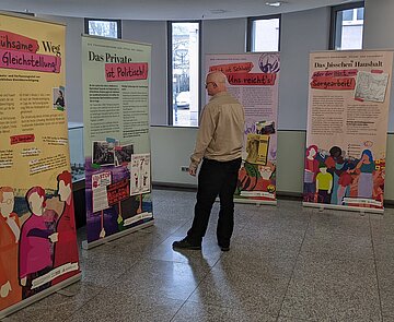 Blick in die Ausstellung in der Rotunde der Erinnerungssätte Ständehaus