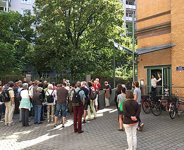 Führungsgruppe vor dem Stadtarchiv beim "Tag des Offenen Denkmals" 2018