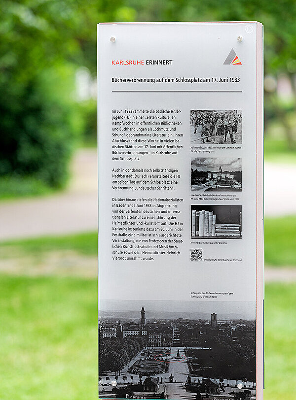 Stele zur Bücherverbrennung auf dem westlichen Schlossplatz 2013