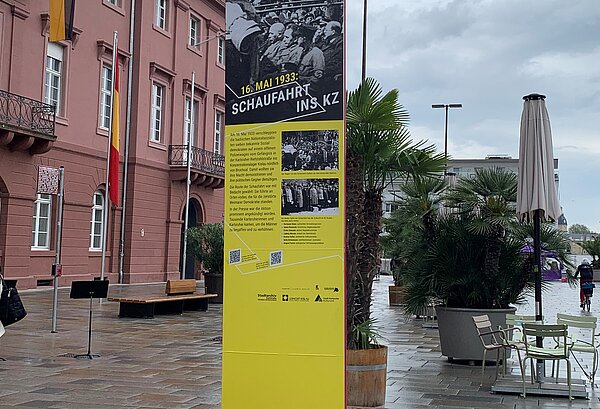 Die Stele auf dem Marktplatz, 9. Mai 2023