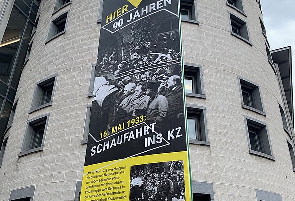 Die Stele vor dem Ständehaus, 9. Mai 2023