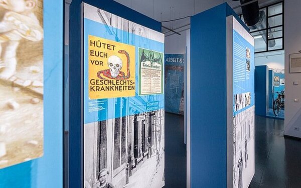 Blick in den Bereich Industrie, Arbeit und Soziales, Gustai/pixelgrün