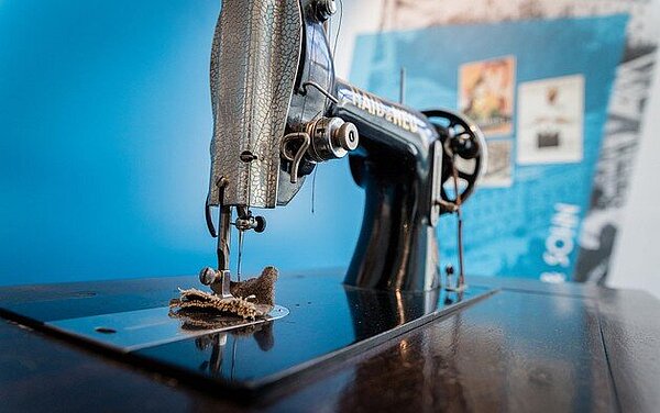 Nähmaschine der Firma Haid & Neu, Gustai/pixelgrün