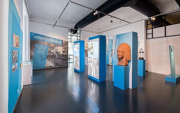 Blick in den Bereich Industrie, Arbeit und Soziales, Gustai/pixelgrün