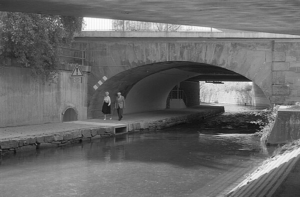 Denkmalgeschützte Korbbogenbrücke über die Alb 1986